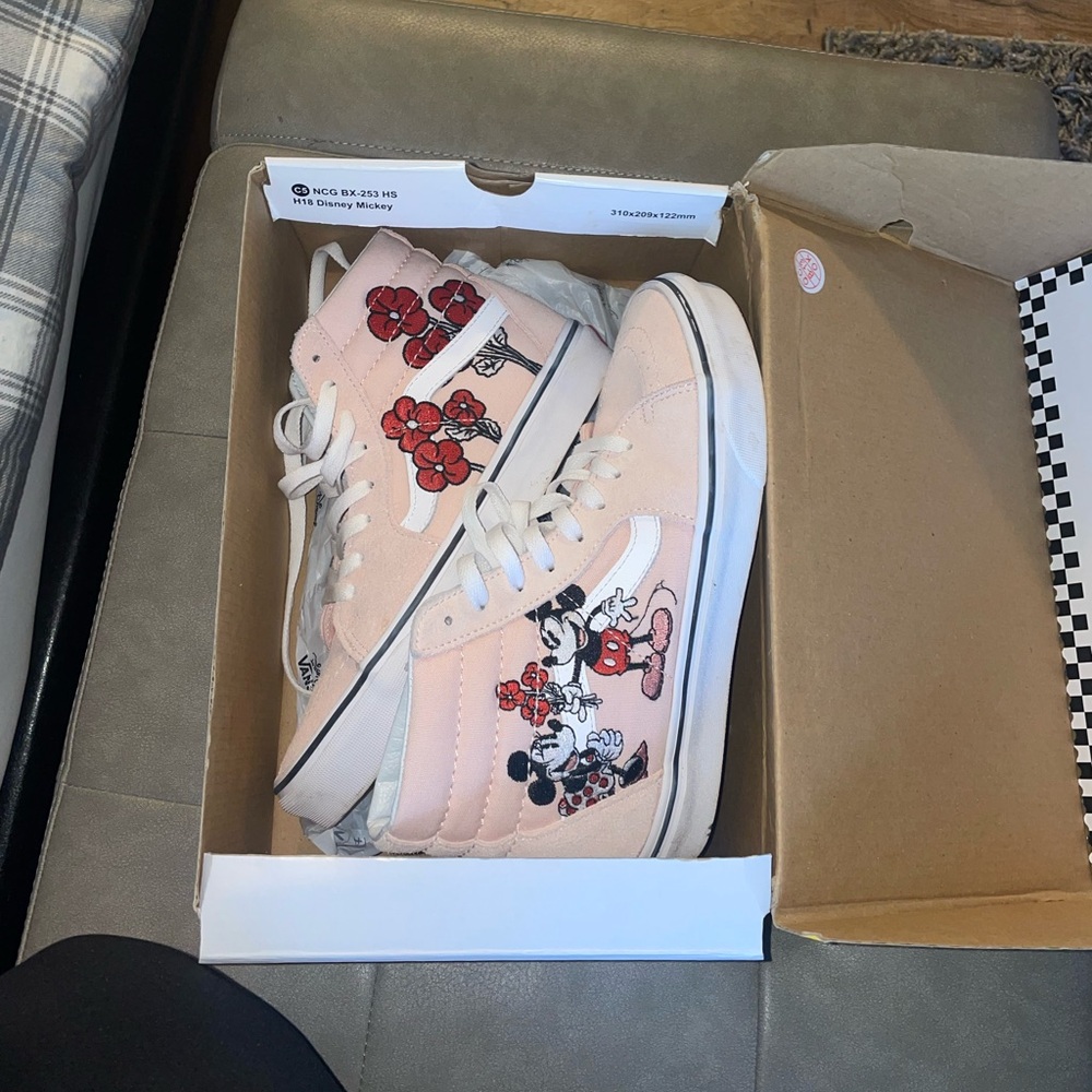 Disney x Vans 
"Mickey the true original" 
Women's 7.5 
Brand new